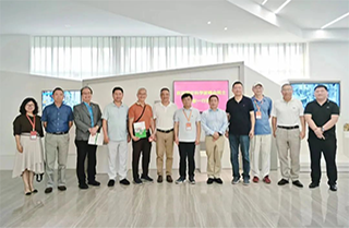 A delegation of world young scientists, academicians and experts came to Rigao for a visit and exchange
